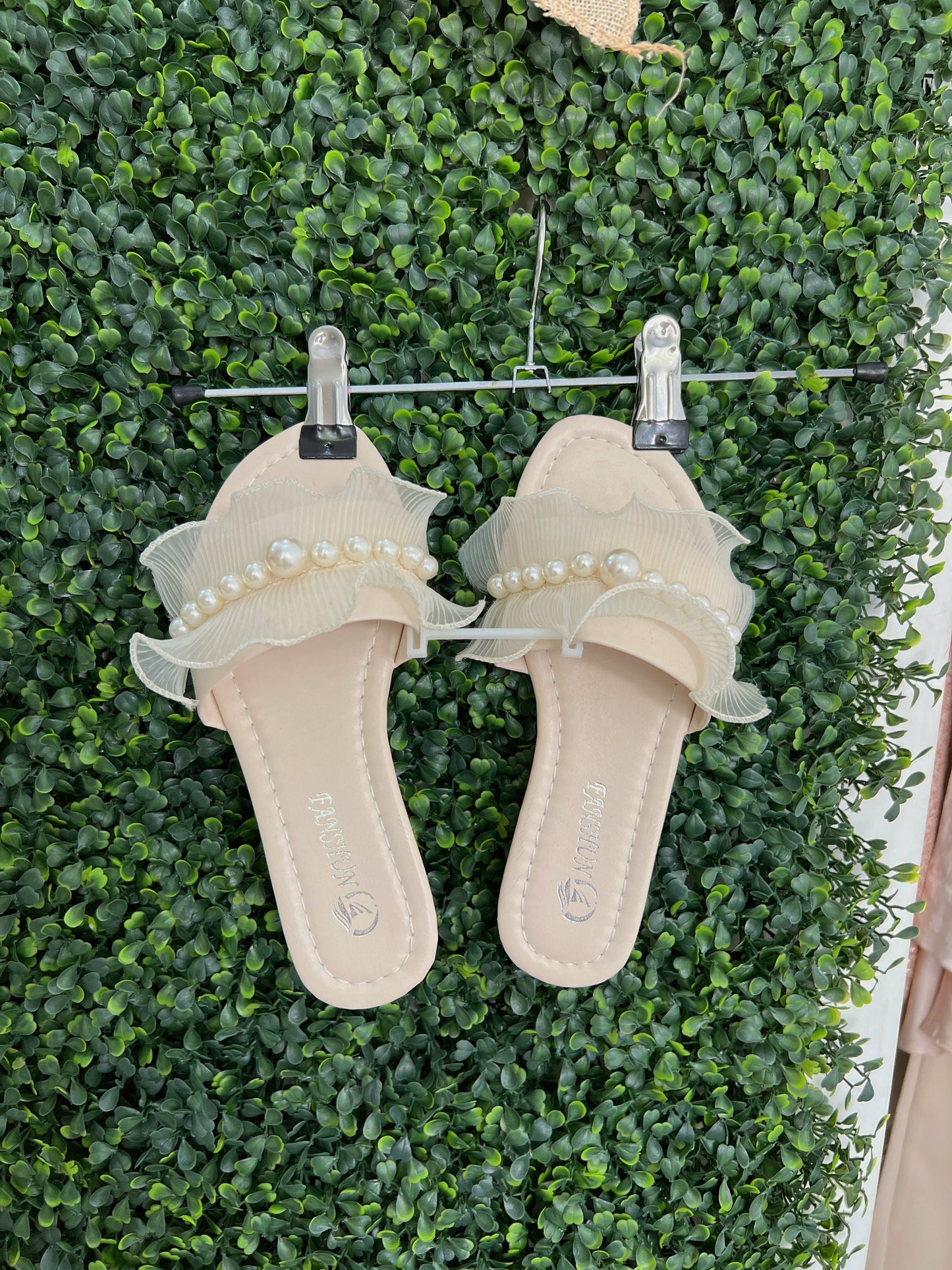Cream Frill Pearl Slippers